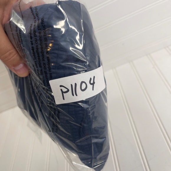 NWT Kaileigh Lev Ruffle Detail Knit Top Navy Large - Picture 9 of 9